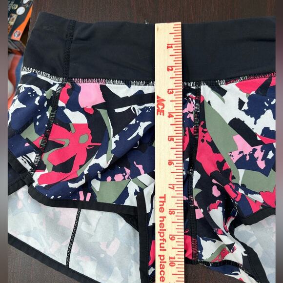 Lululemon Run Speed Shorts 2.5" Size 4 in Pop Cut Boom Juice Multi EUC - Picture 3 of 8